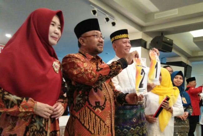 Gemuruh di Hotel CK, saat penentuan nomor urut Pasangan calon