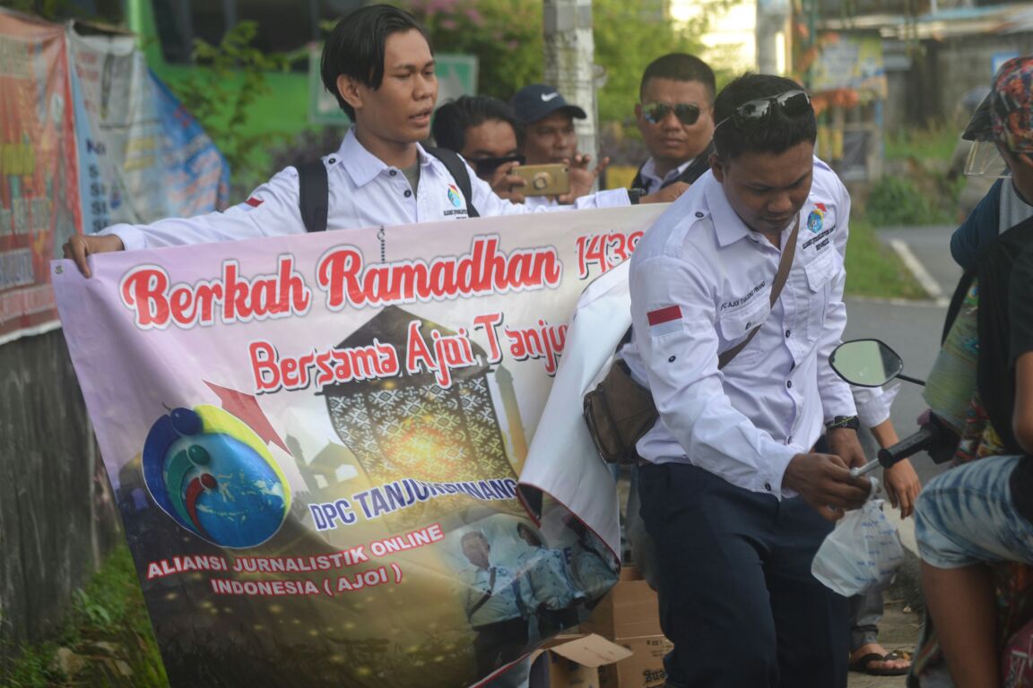 Berkah Ramadhan, AJOI Kota Tanjungpinang Bagi Takjil dan Buka Puasa Bersama