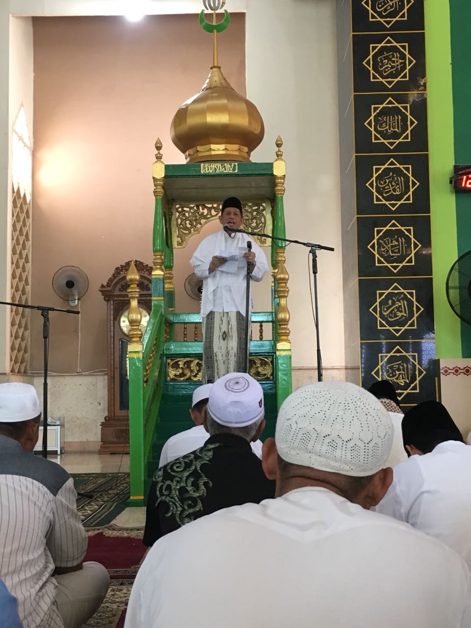 H. Muhammad Tamrin. Isi Khutbah Jum’at di Masjid Agung Darusalam Kota Palu