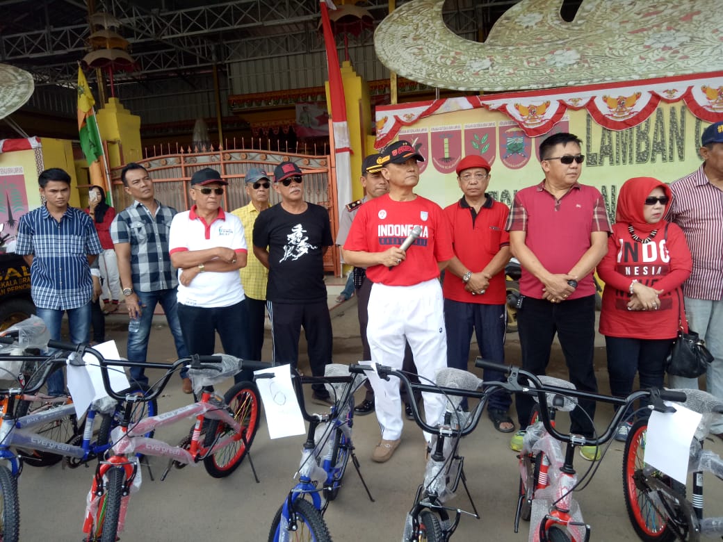 Hibur Masyarakat, Berbagai Lomba Digelar Di Lamban Gedung Kuning