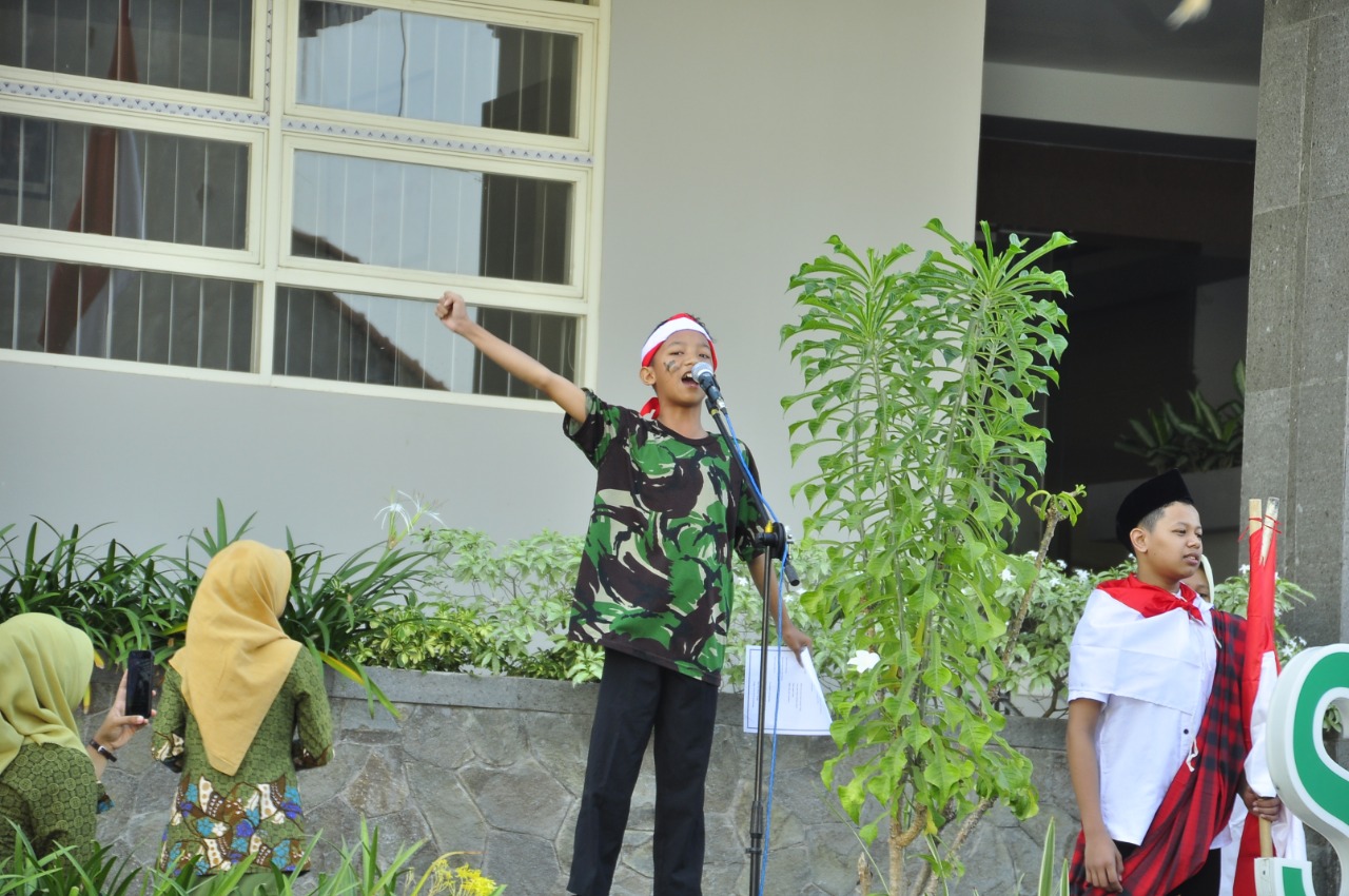 Mengisi Kemerdekaan, SMP Muhammadiyah 5 Pucang Adakan Teater Esa