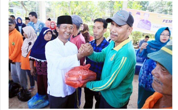 Jelang lebaran Idul Fitri 1439 H, Dinas Perkim Bagikan Sembako dan THR