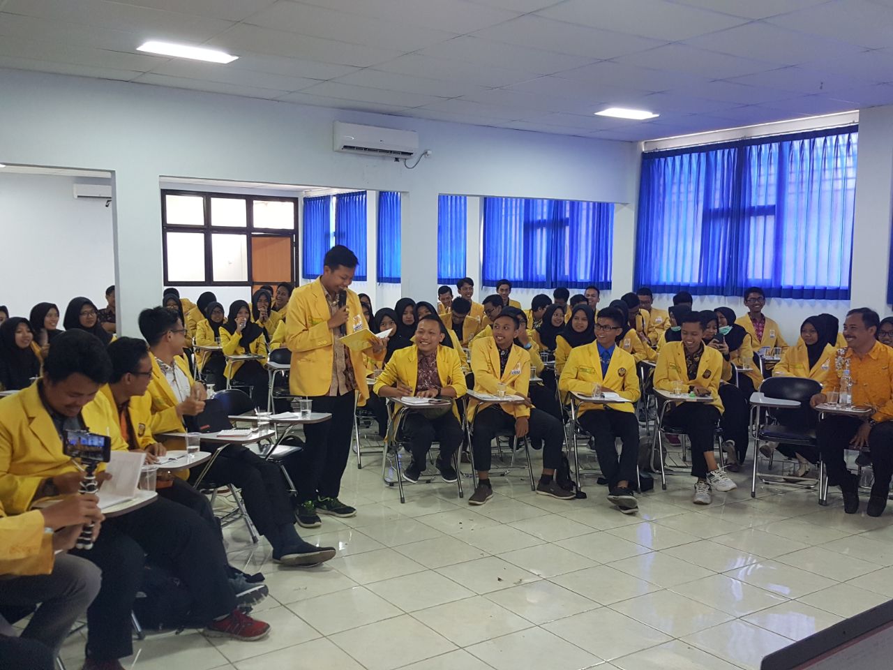 Mahasiswa Unnes Kunjungi SMP Labschool Unesa Lidah Wetan