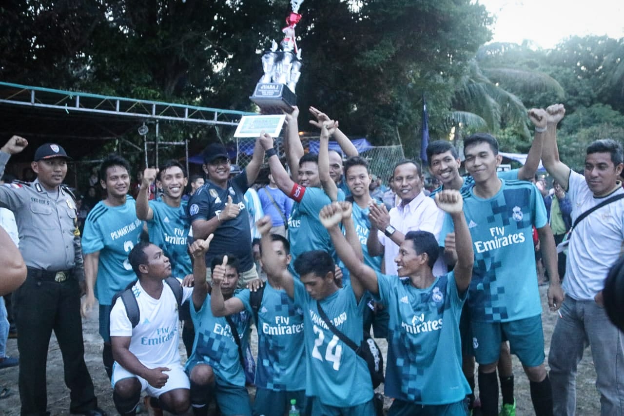 Mantang Baru FC Juarai Turnamen Sepakbola Desa Pangkil Cup 2018.