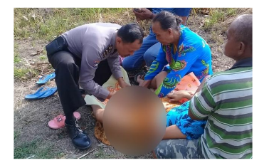 Cerita Mengharukan, Kisah Polisi Bantu Seorang Ibu Melahirkan di Pinggir Jalan