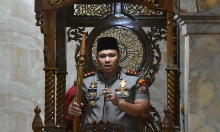Jadi Khotib, Kapolres TPI Ajak Dirinya dan Masyarakat Memanfaatkan Sisa Umur Serta Menghindari Perbuatan yang Sia-sia