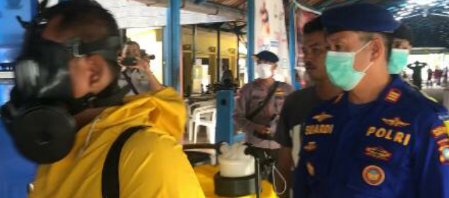 Antisipasi Covid-19, Satpolairud Bintan Bersama Rekan. Kembali Semprotkan Cairan Disinfektan di Area Pelabuhan