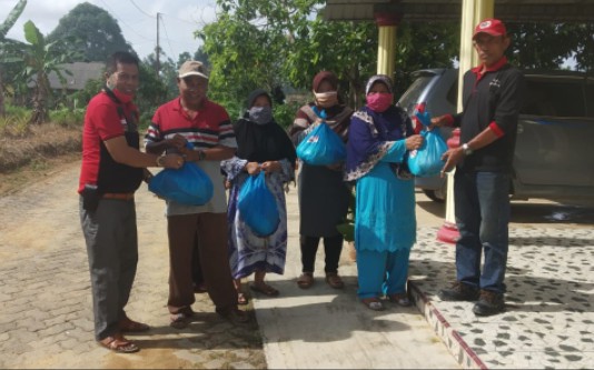 Pemerintah Kepri Melalui Lsm P2KN, Salurkan Sembako di Posko VII, Kel Gunung Lengkuas – Bintan