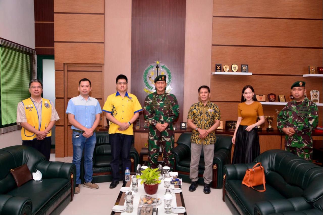 Divif 2 Kostrad bersama LCS Millennium, LCS Central, LCS Patria, LCS Diamond Gelar Baksos di HUT TNI ke-75