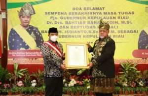 Karena Bhakti dan Jasa, Bahtiar Terima Gelar Dato Wira Djaya