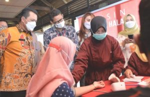 Bersama Gubernur Kepri, Sandiaga Saksikan Vaksinasi Pelaku Pariwisata Batam & Lagoi