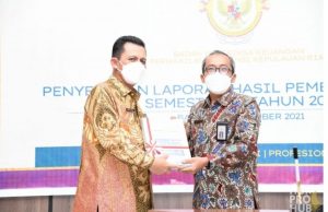 Gubernur Ansar Terima Laporan Hasil Pemeriksaan BPK Tahun 2021