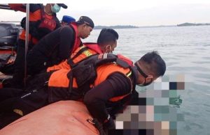 Tim SAR Gabungan Evakuasi Dua Mayat Kapal Tenggelam Diperairan Kabil Nongsa Batam
