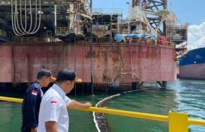 Cegah Tumpahan Limbah Minyak Hitam KSOP Batam Minta Perusahaan Lakukan Oil Booom