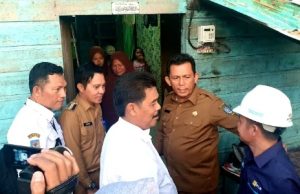 Warga Tanjung Kumbik, Pulau Tiga Barat Senang, Rumahnya Kini Terang Benderang